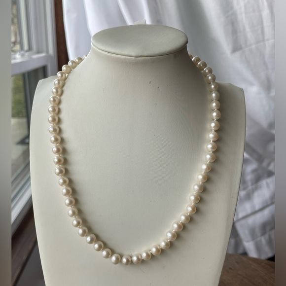 NWT 18” long cultured pearl necklace with 14k gold clasp - Picture 11 of 12